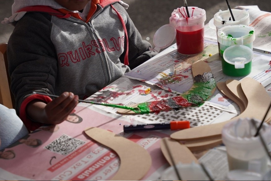 A child paints a boomerang